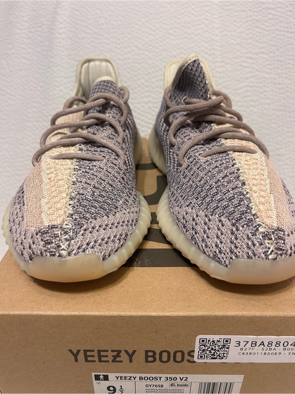 Men’s Yeezy Boost 350 V2 Men’s Sneakers in Taupe/Pink